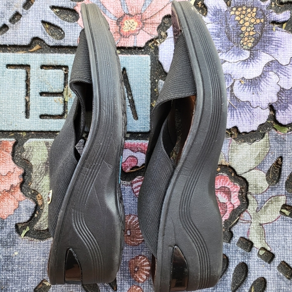 BZees: Desire Wedge Sandal - Picture 3 of 8